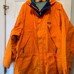 Barely Worn PATAGONIA Ski Jacket w attached hood. Drawstring waist & pockets.